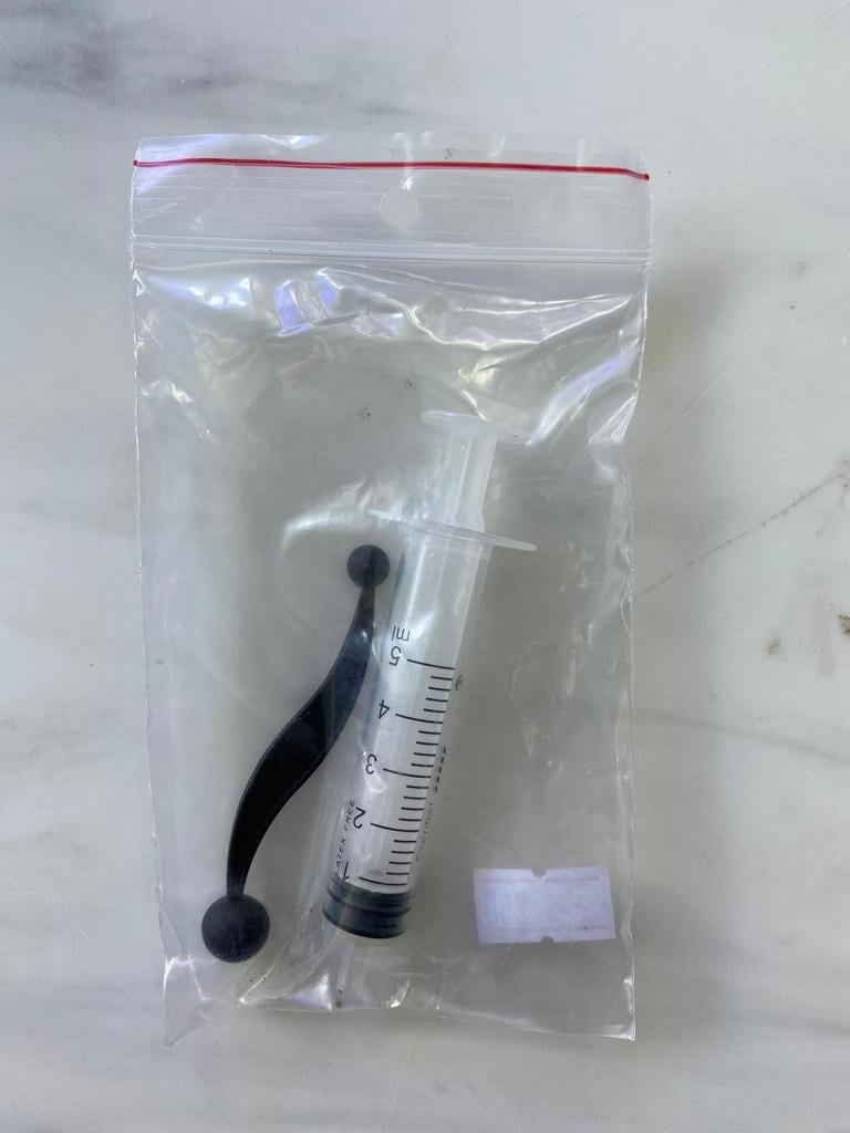 SYRINGE AND SPATULA SET