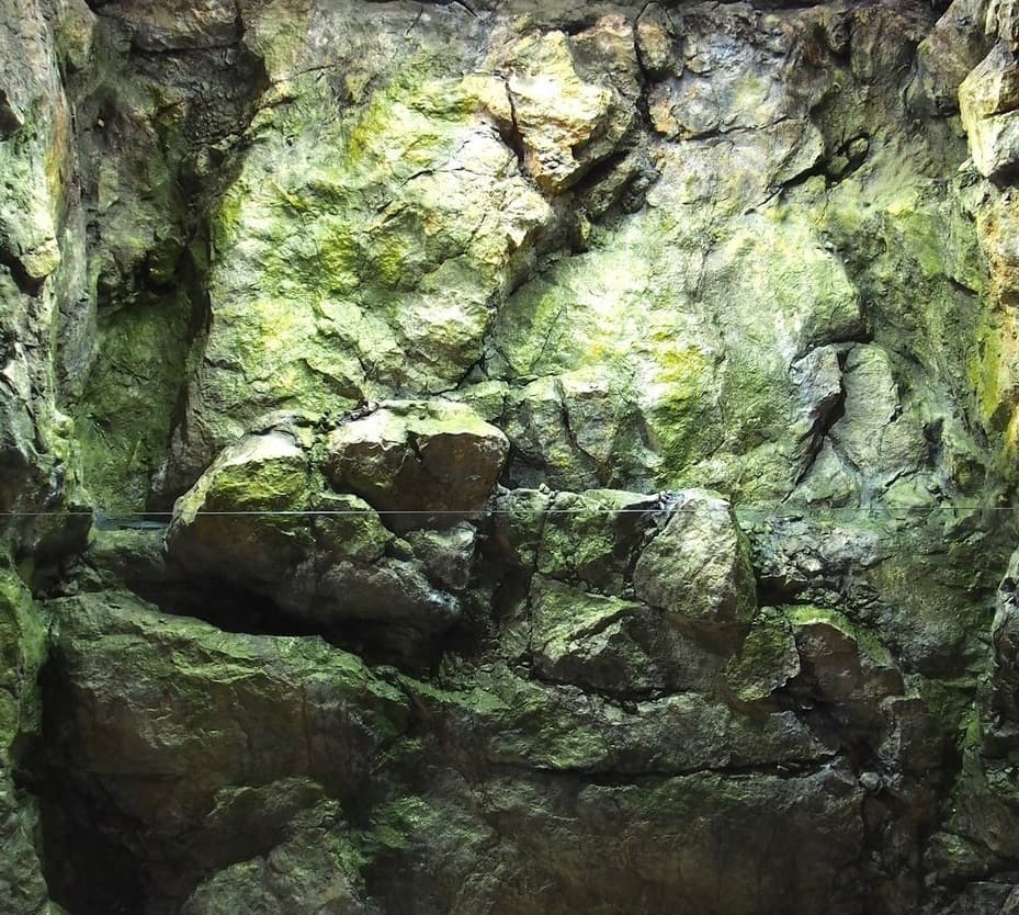 Rock wall for aquascape