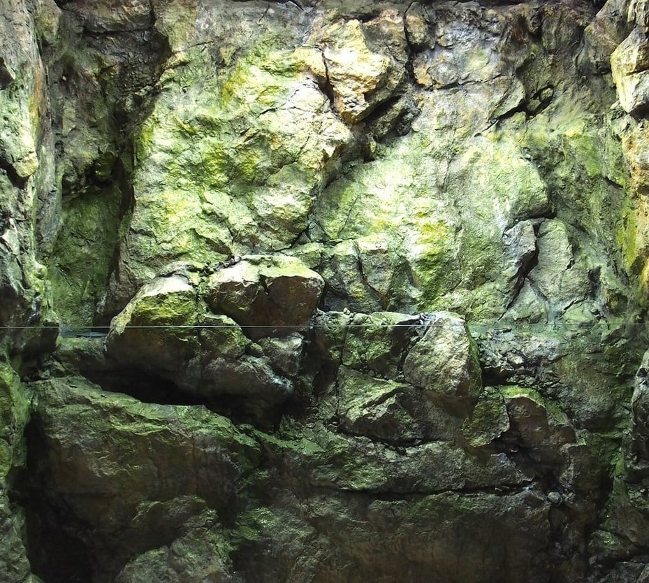 Rock wall for aquascape